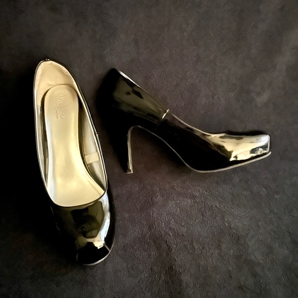 SEXY BLACK PATENT HEELS